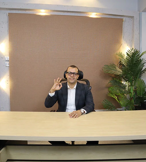 الدكتور أسامة البكل